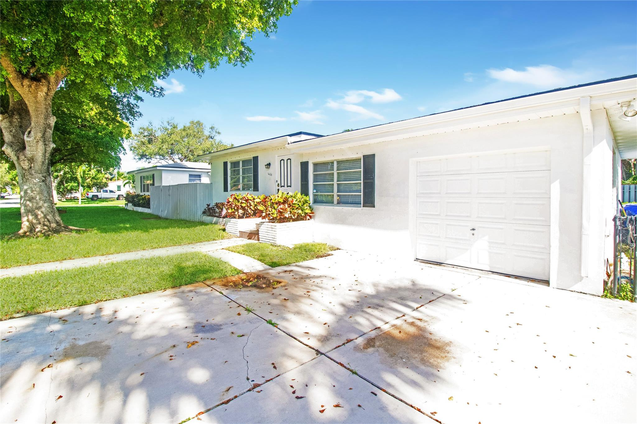 Poinsetta Park 8-35 B - Residential Income