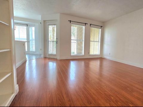 977 Riverside Drive 220 Coral Springs FL 33071