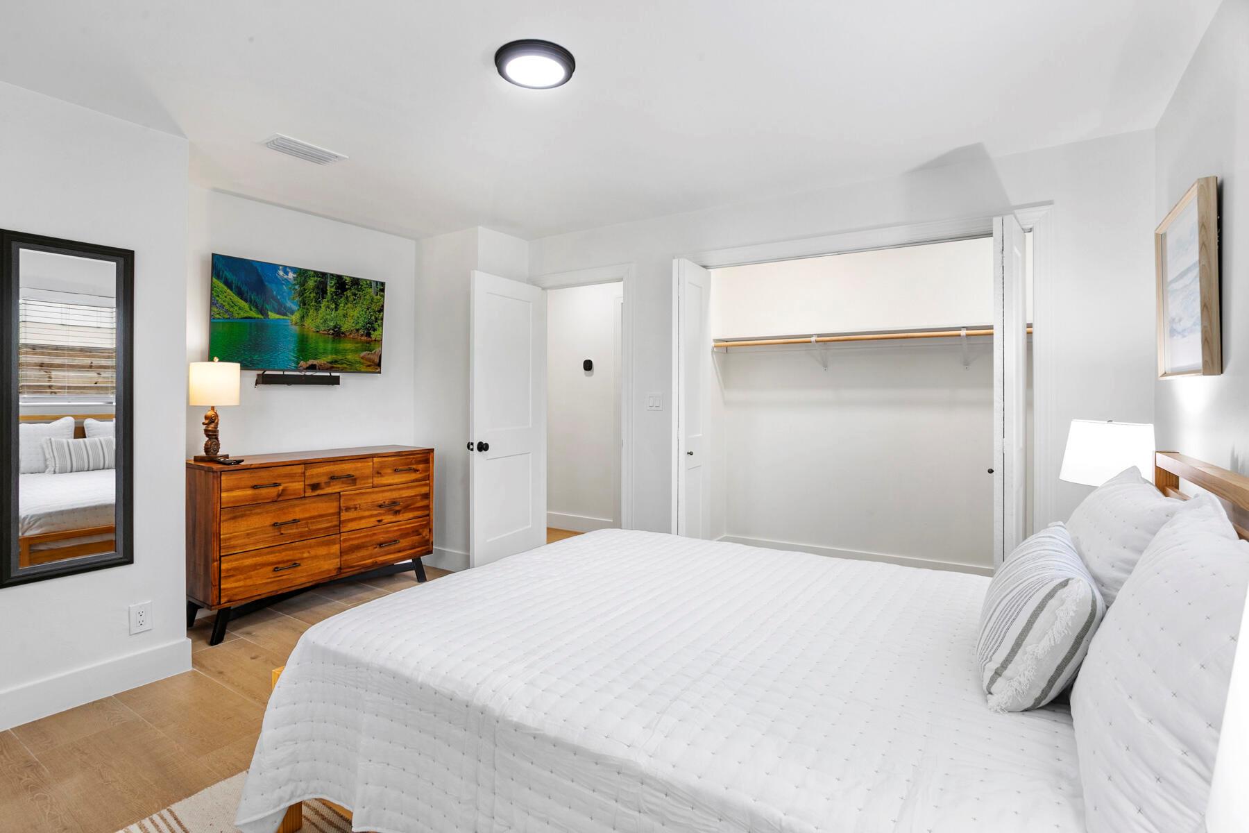 PALM BEACH SQUARE UNIT 5 - Residential Lease