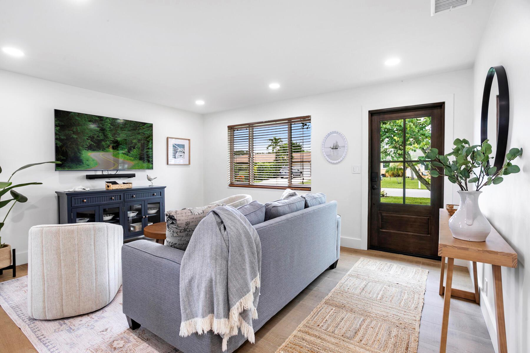 PALM BEACH SQUARE UNIT 5 - Residential Lease