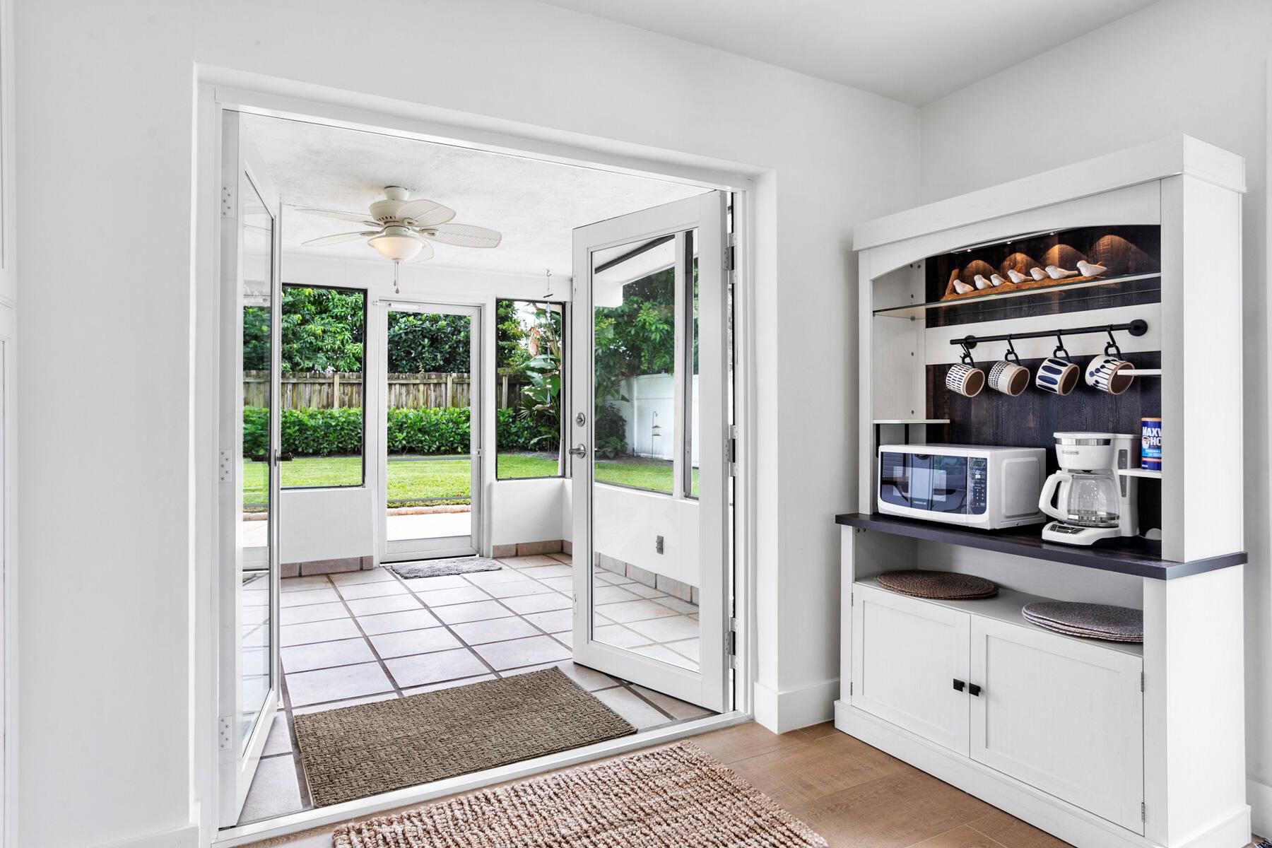 PALM BEACH SQUARE UNIT 5 - Residential Lease