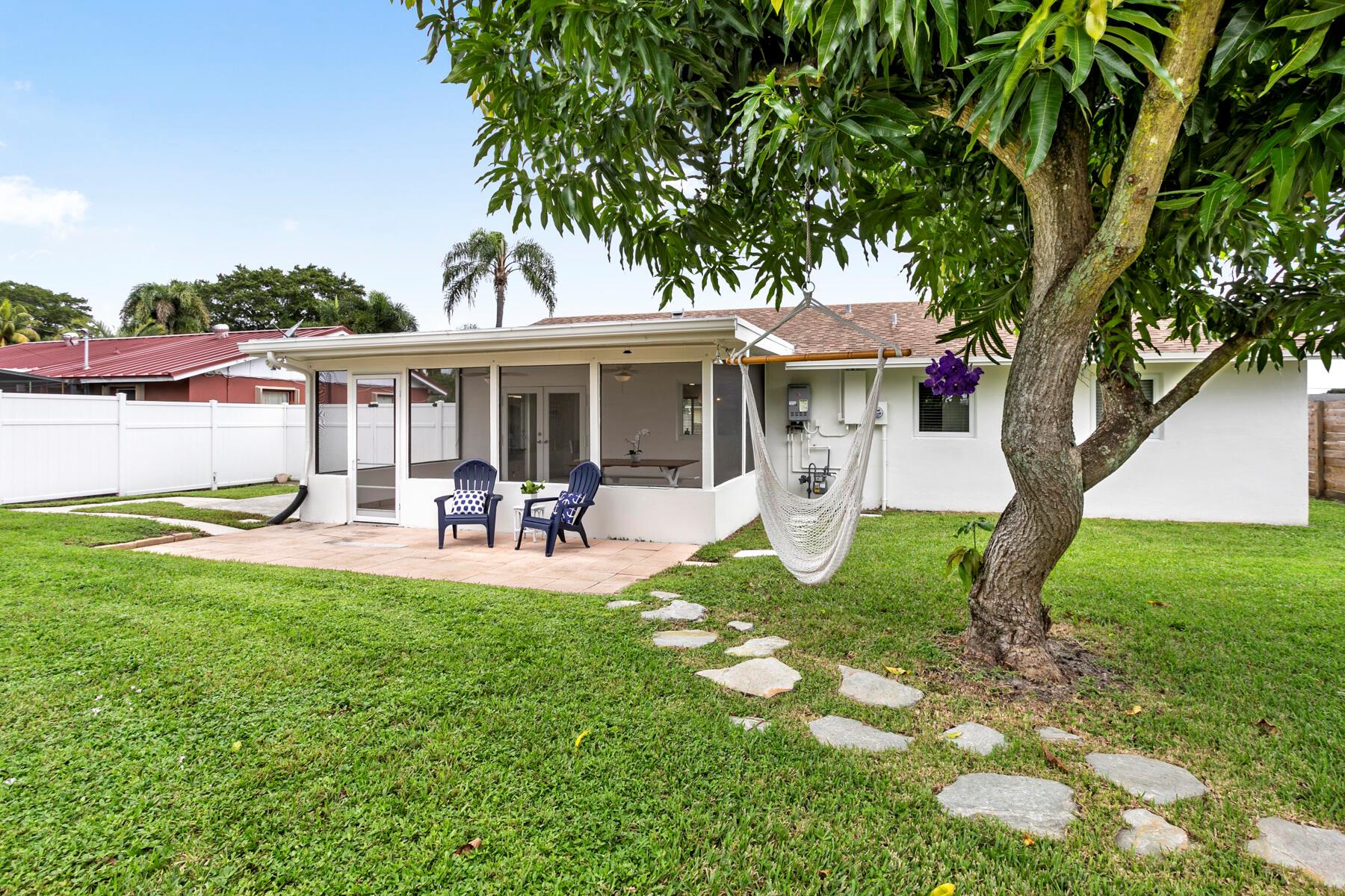 PALM BEACH SQUARE UNIT 5 - Residential Lease