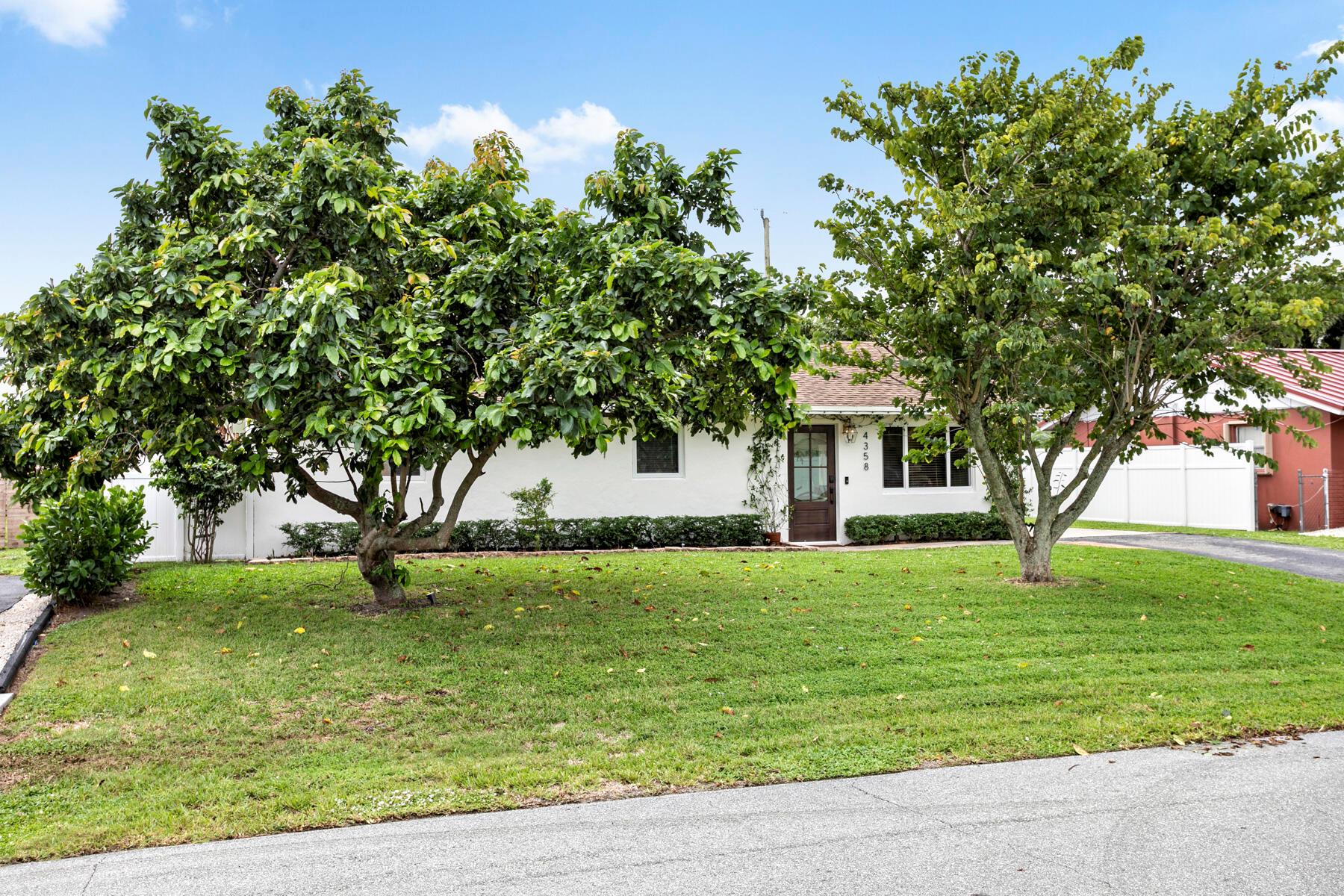 PALM BEACH SQUARE UNIT 5 - Residential Lease