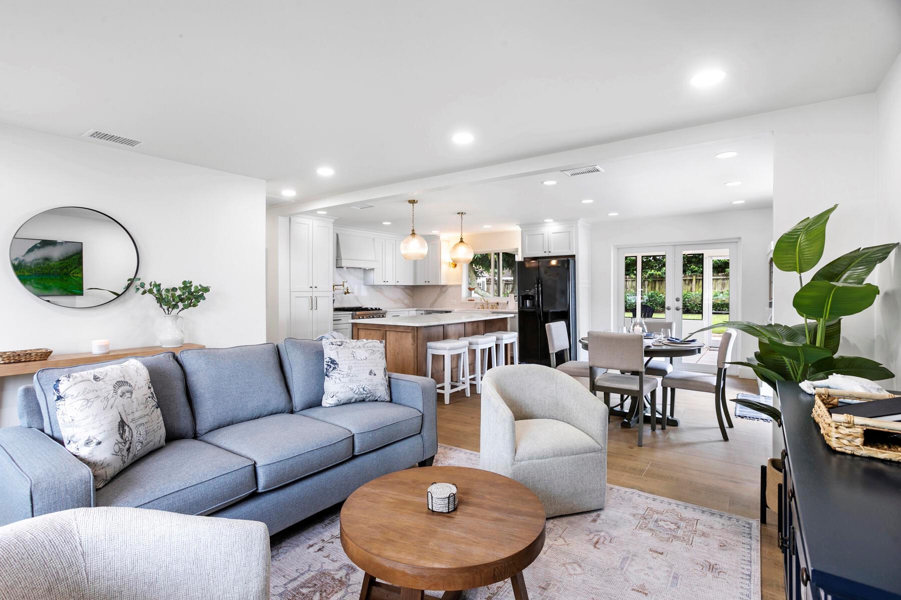 PALM BEACH SQUARE UNIT 5 - Residential Lease