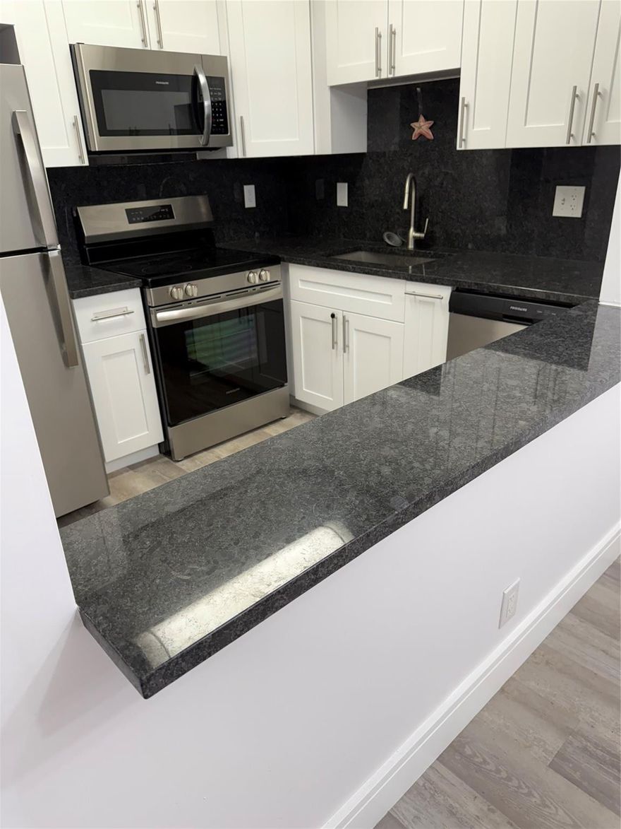 GREAT LOCATION. WALK TO PERFORMING ARTS CENTER. CLOSE TO GROCERY SHOPPING AND RESTAURANTS.  MINUTES TO DOWNTOWN AND THE BEACH. UPDATED UNIT WITH OPEN KITCHEN AND NEW FLOORING. CLUBHOUSE FEATURES LIBRARY, GAME ROOM/POOL TABLES/PING PONG/KITCHEN. TENANT CREDIT SCORE OF 700.