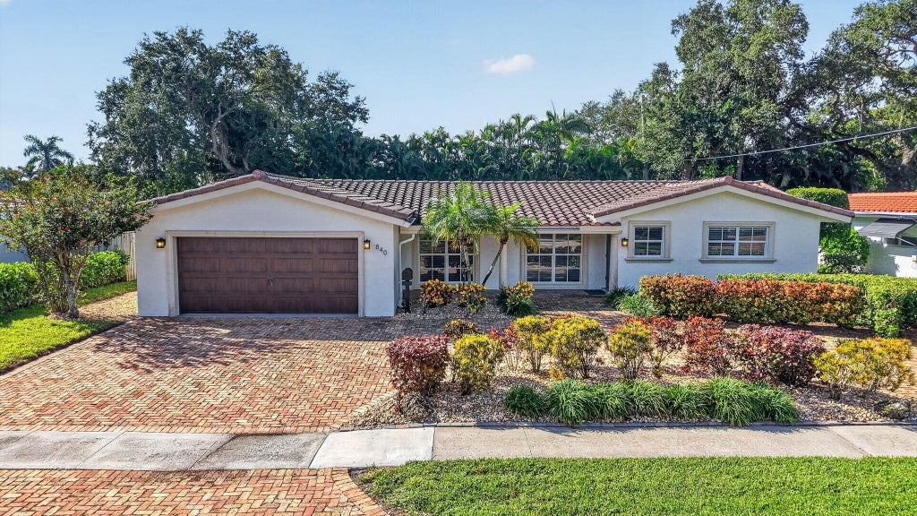 Photo of 840 SW 2ND Street, Boca Raton, FL 33486 (MLS # B26085605)