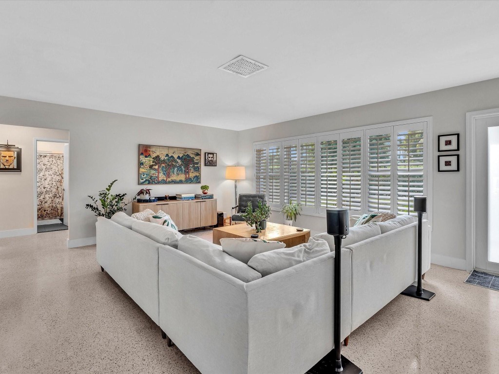 Coral Woods 33-25 B - Residential