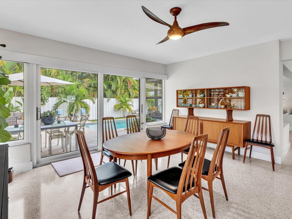 Coral Woods 33-25 B - Residential