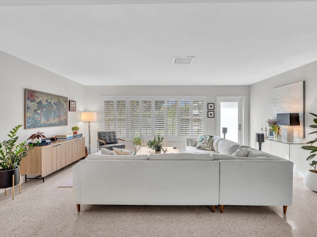 Coral Woods 33-25 B - Residential