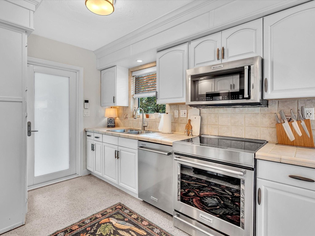 Coral Woods 33-25 B - Residential