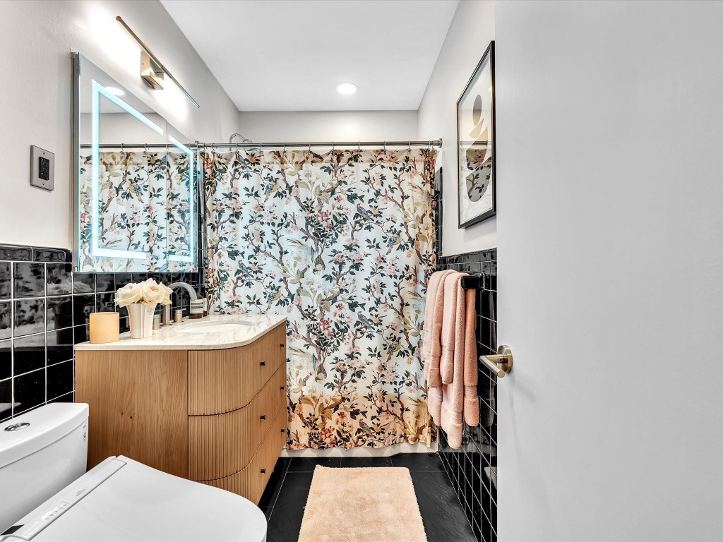 Coral Woods 33-25 B - Residential