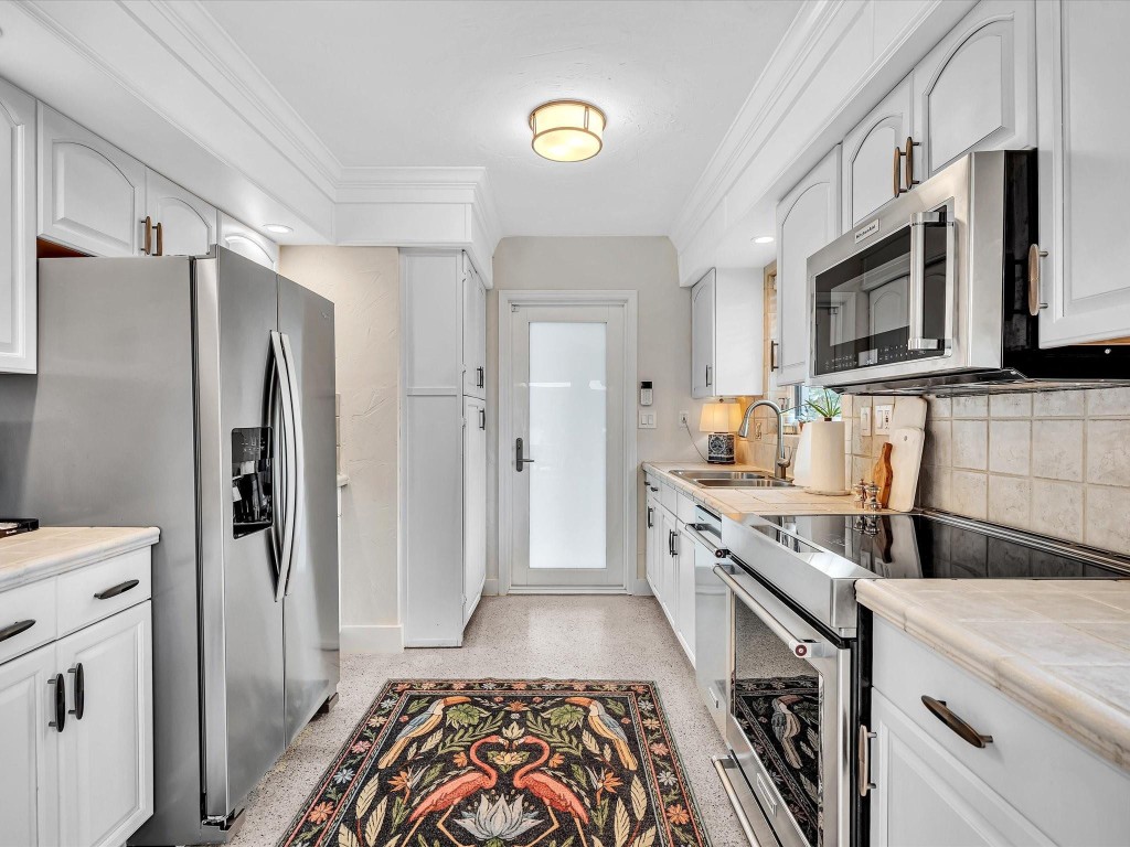 Coral Woods 33-25 B - Residential