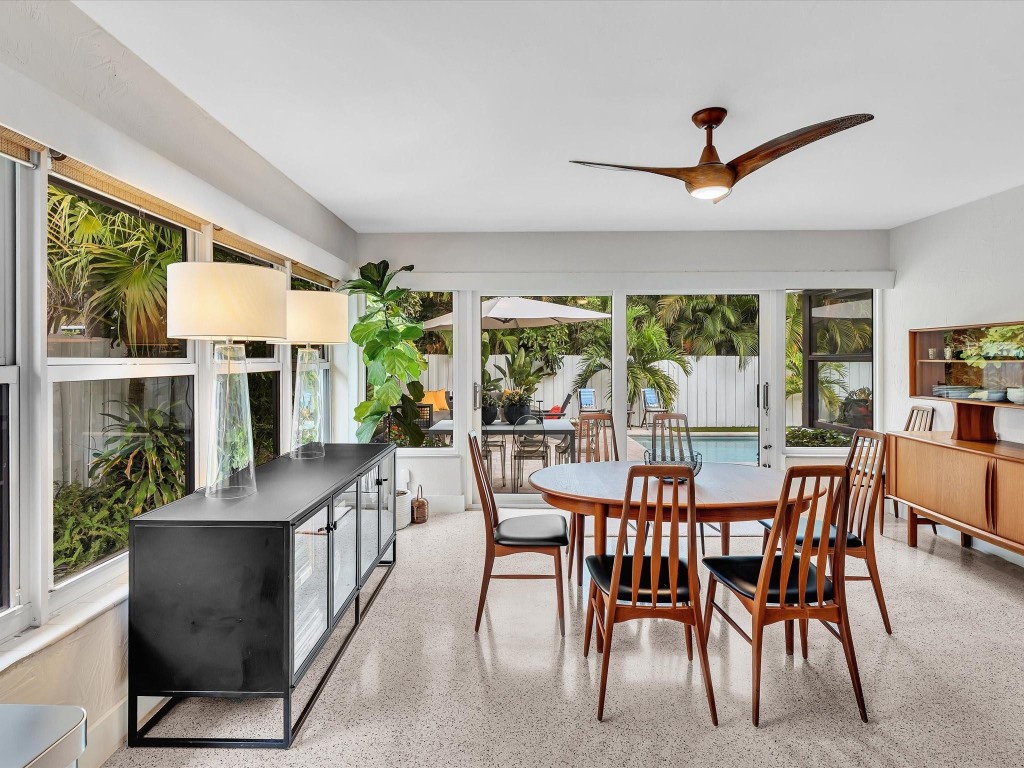 Coral Woods 33-25 B - Residential