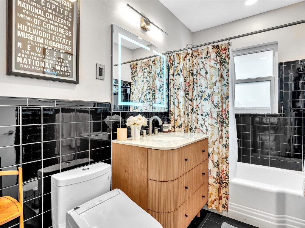 Coral Woods 33-25 B - Residential