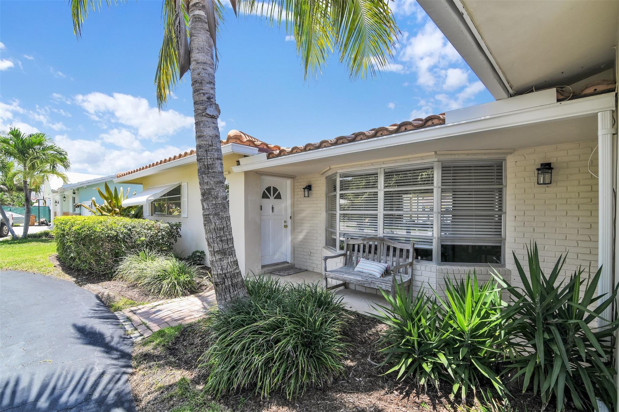 DEEP WATER 2BR/2BTH POOL HOME, JUST OFF THE ICW, OFFERED FULLY FURNISHED OR UNFURNISHED, PETS CONSIDERED. LESSOR WILL MAINTIAN POOL/LAWN. LESSOR RESPONSIBLE FOR ALL UTILITIES AND A RENTER'S INSURANCE POLICY. VERY QUIET CULDESAC STREET. WELL LOCATED TO SHOPPING, DINING, THE BEACH, HIGHWAYS, AND MORE! PROFESSIONAL PHOTOS COMMING SOON!