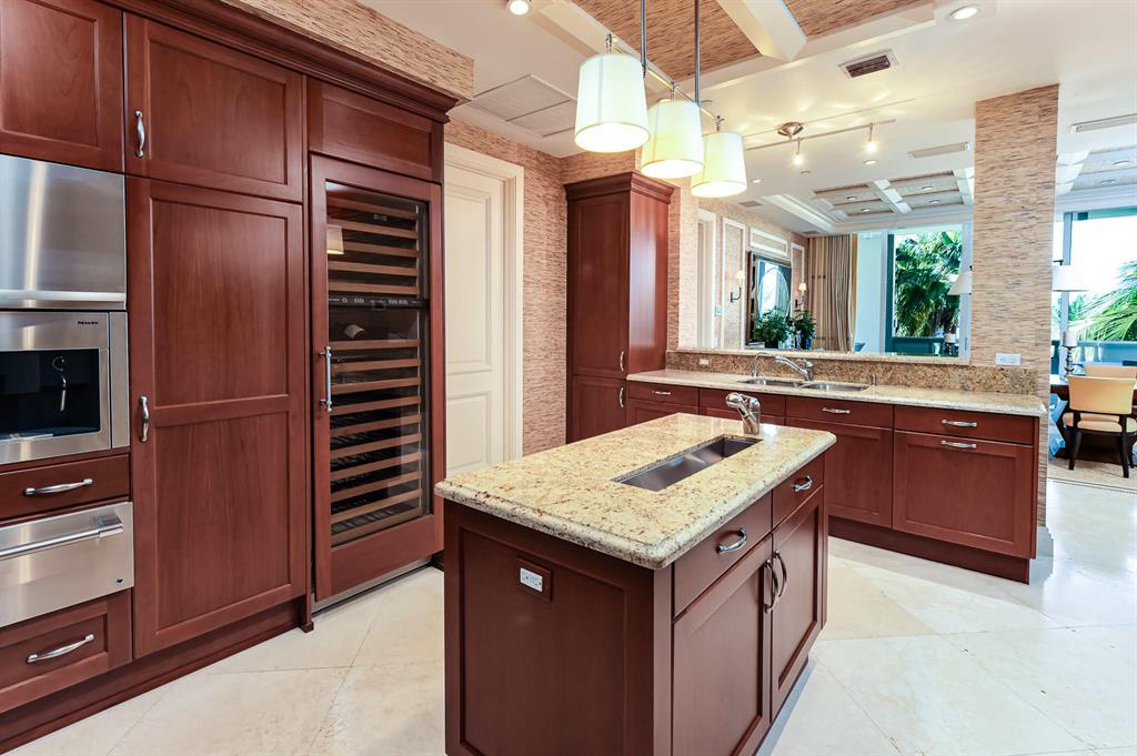 BELLARIA CONDO - Residential