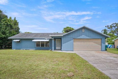 Photo of 638 Stevenson Avenue, Sebastian, FL 32958 (MLS # R11119649) Photo of 638 Stevenson Avenue, Sebastian, FL 32958 (MLS # R11119649)