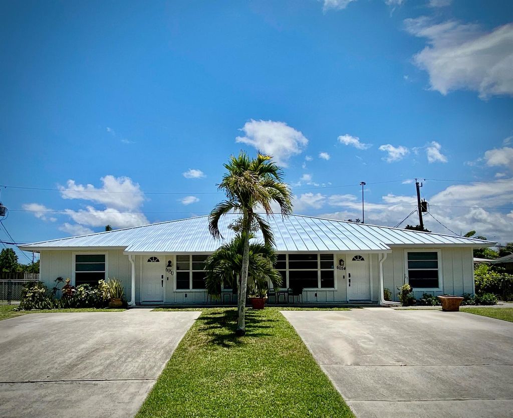 Photo of 6054 Felter Street, Jupiter, FL 33458 (MLS # R10894272)