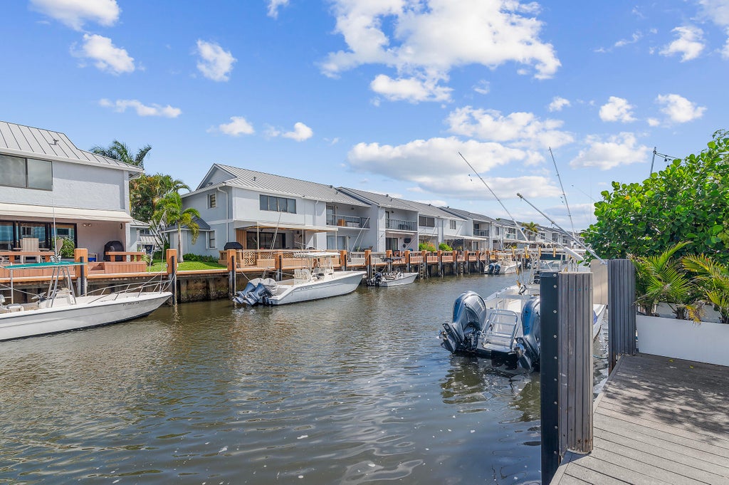 Photo of 718 Rider Road, Boynton Beach, FL 33435 (MLS # B26035844)