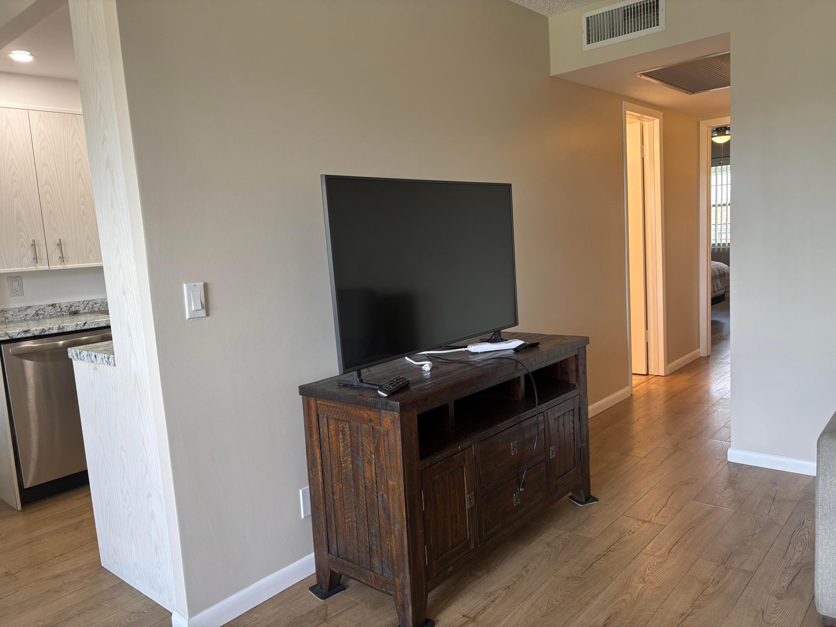 CORNWALL AT CENTURY VILLAGE CONDO - Residential Lease