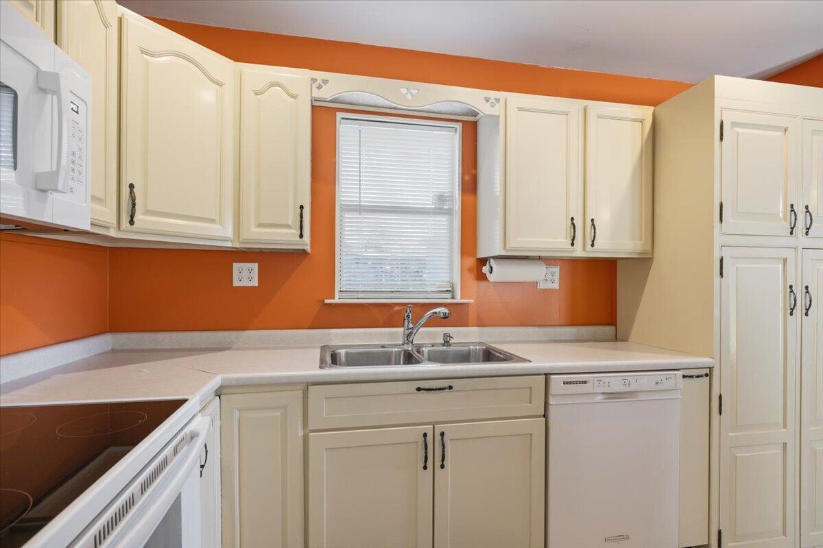 ROSEWOOD SCHOOL SUBDIVISION - Residential