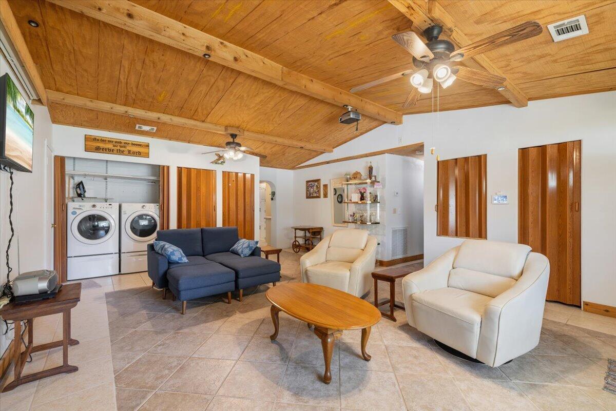 1735 40th Avenue, Vero Beach, FL, 32960/$299,000 4 1735 40th Avenue