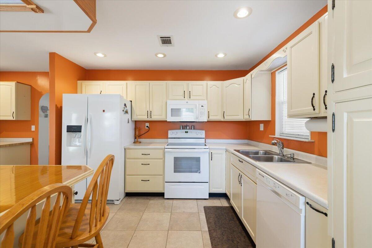 ROSEWOOD SCHOOL SUBDIVISION - Residential