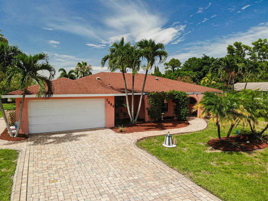 Photo of 1585 SE Blockton Avenue, Port Saint Lucie, FL 34952 (MLS # R10731322)