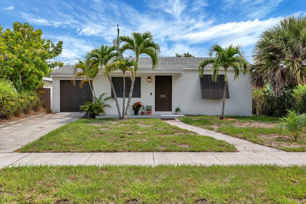 Photo of 1314 14th Avenue N, Lake Worth Beach, FL 33460 (MLS # R10810522)