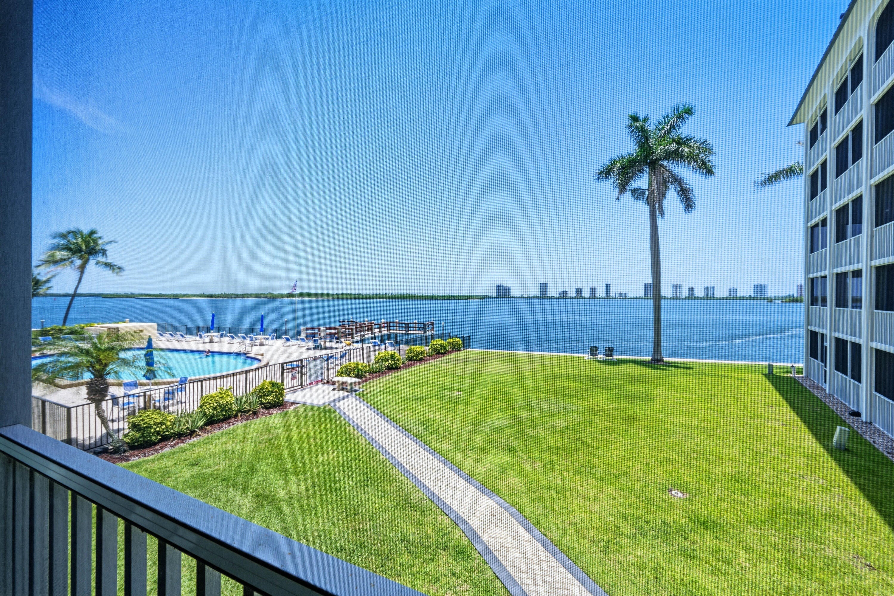 100 Paradise Harbour Boulevard