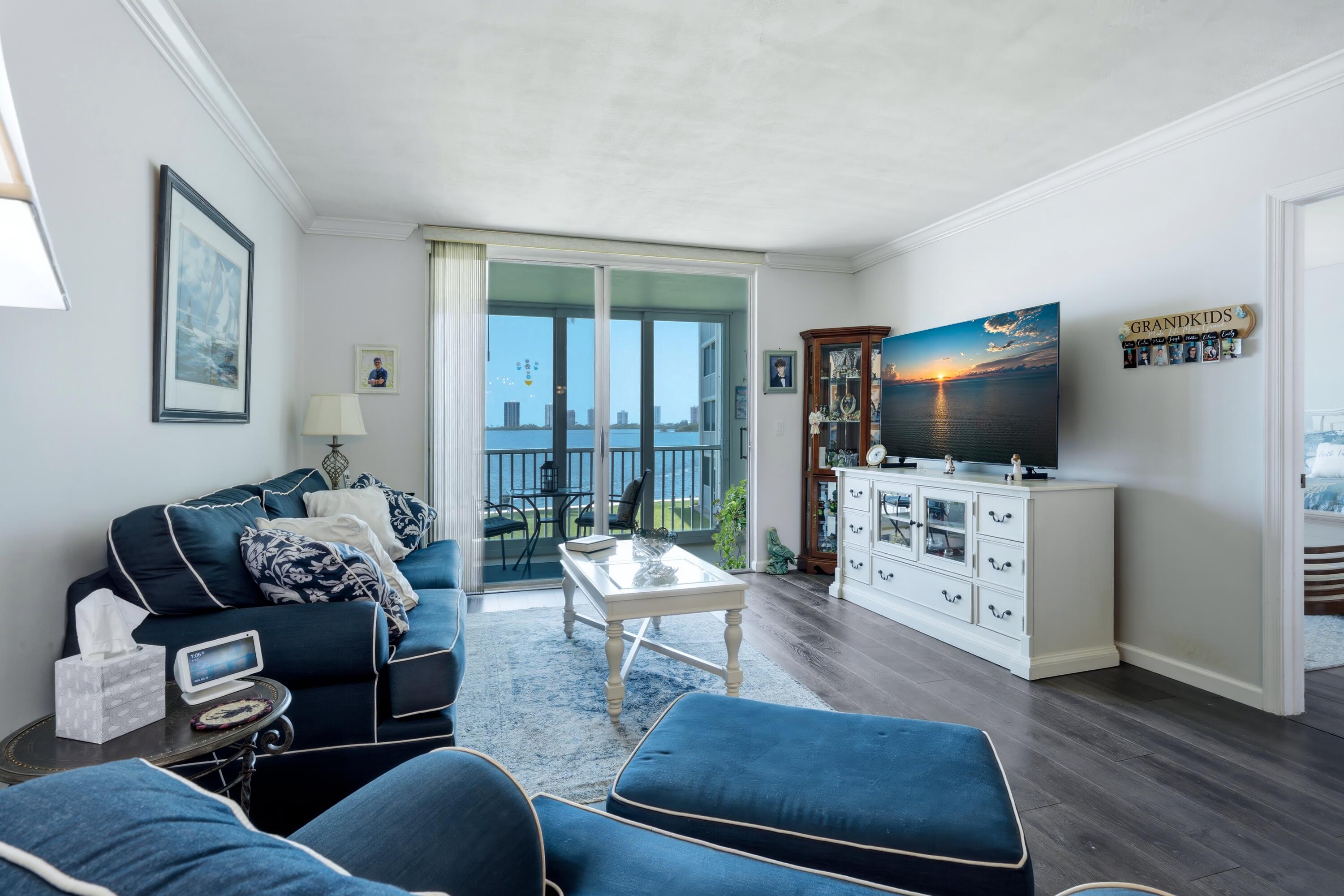 100 Paradise Harbour Boulevard 203
