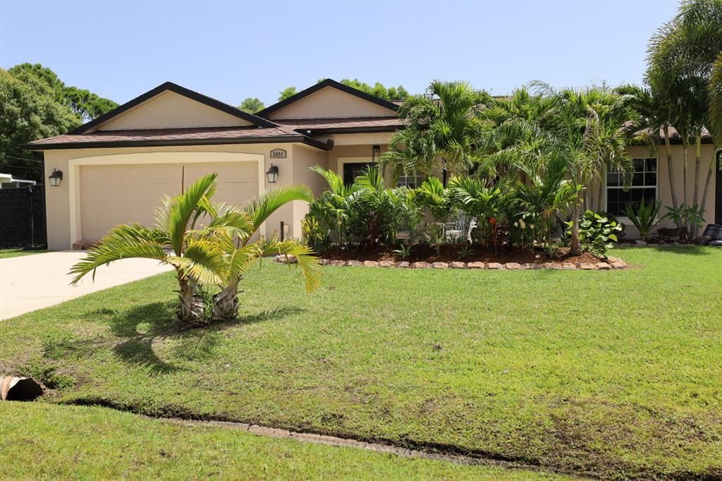 Photo of 2451 SE Robin Circle Cir, Port Saint Lucie, FL 34952 (MLS # R10819190)