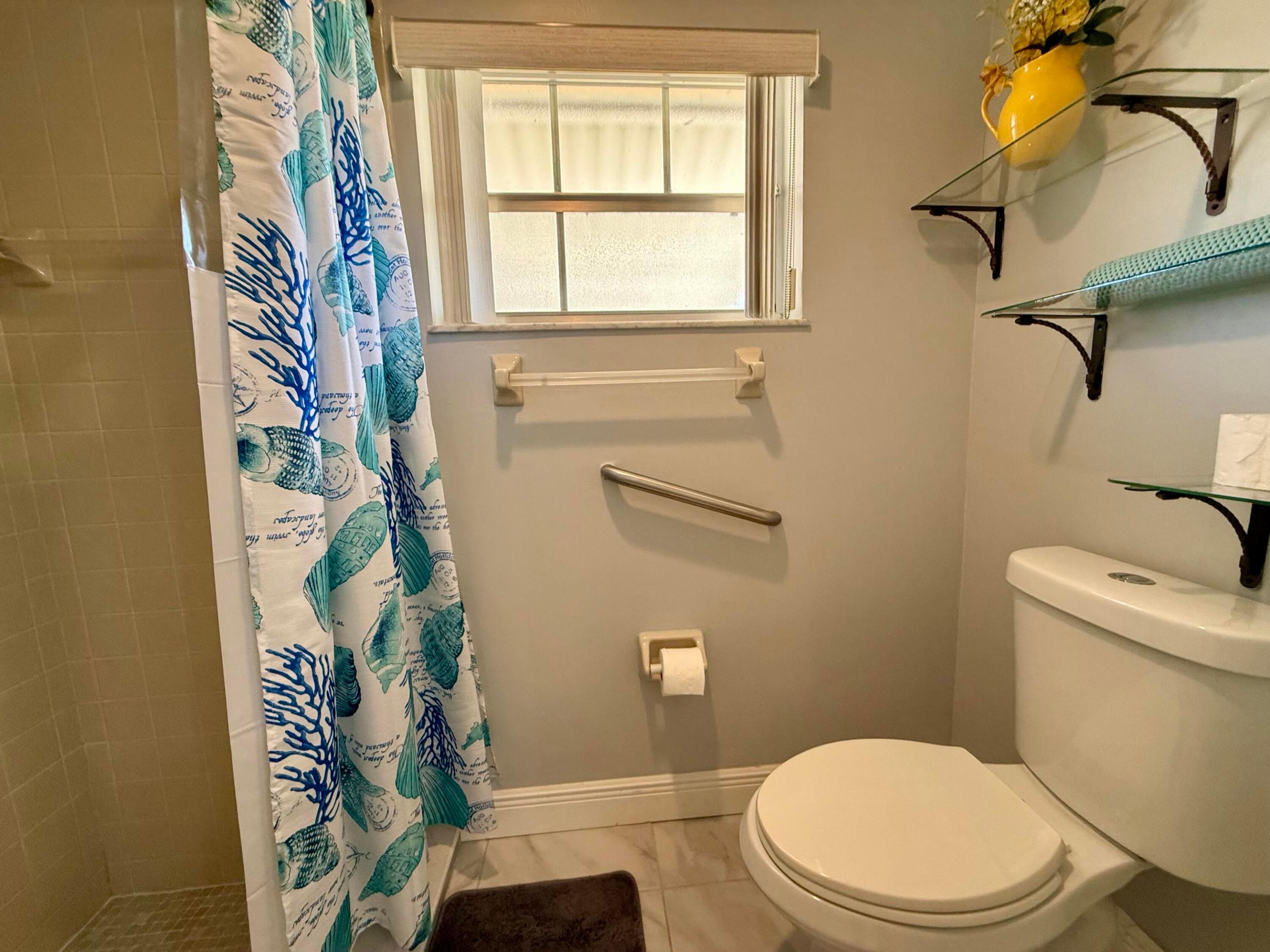 THE GROVE CONDOMINIUM SECTION 1 - Residential Lease