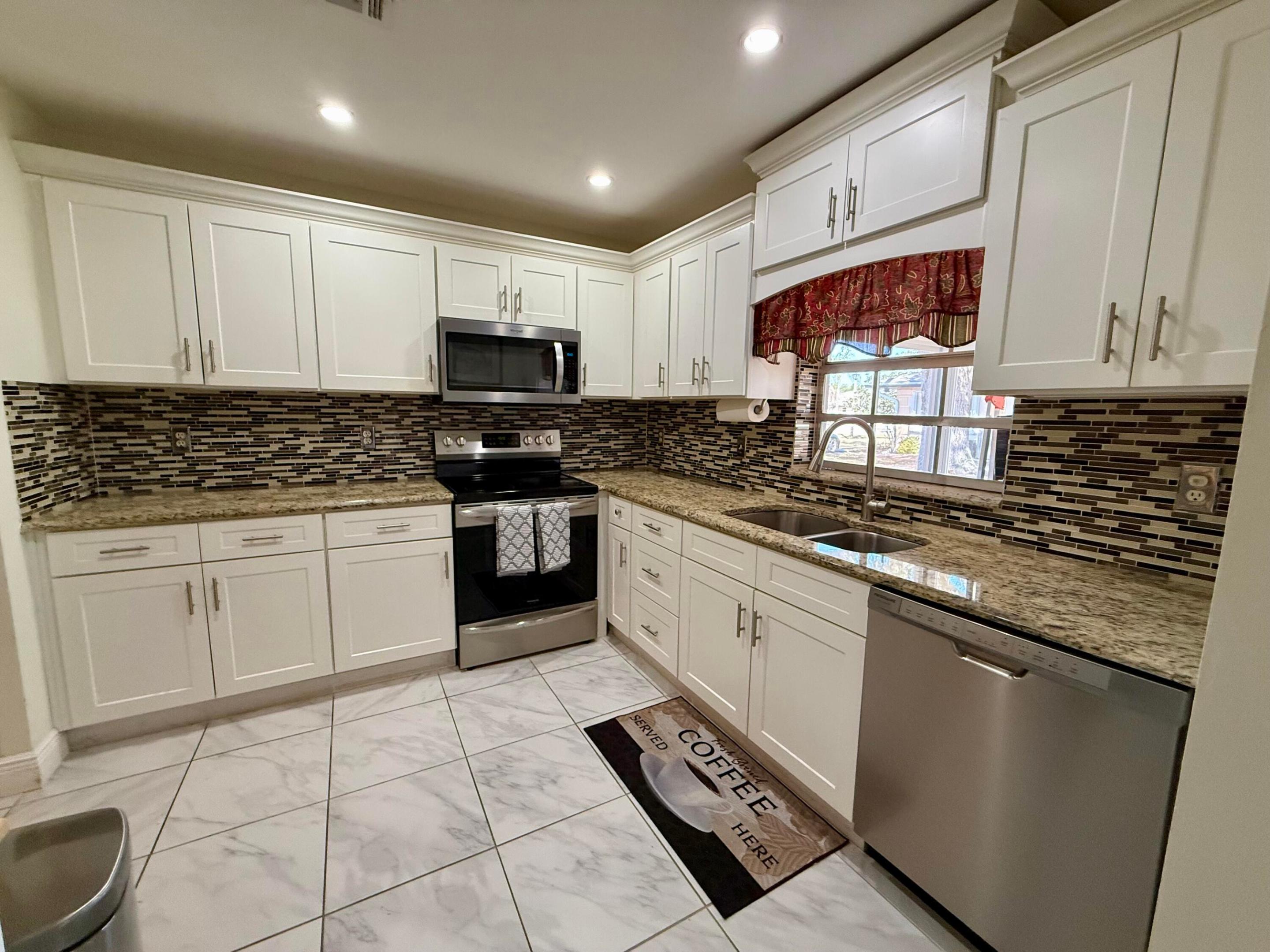 THE GROVE CONDOMINIUM SECTION 1 - Residential Lease