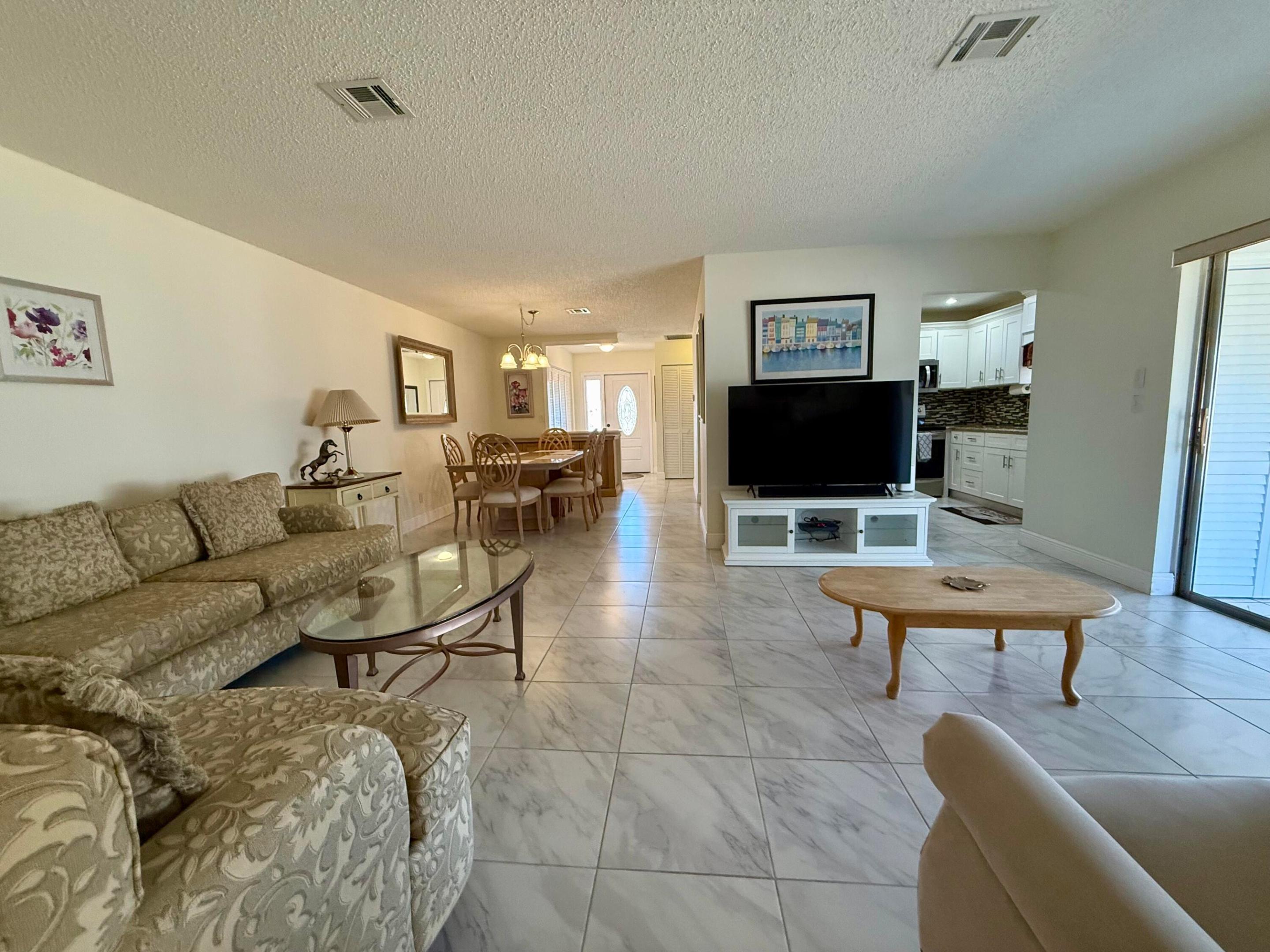 THE GROVE CONDOMINIUM SECTION 1 - Residential Lease