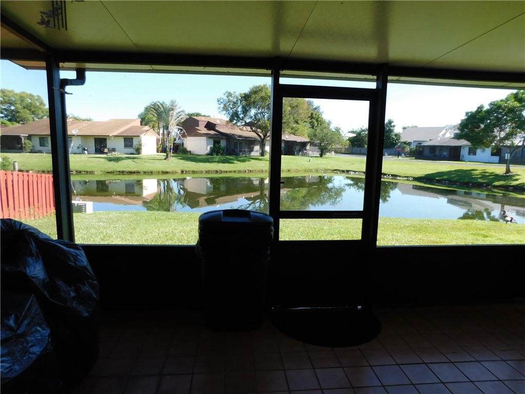 Four Palm Lakes At Pembro - Residential