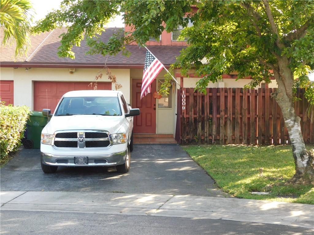 Four Palm Lakes At Pembro - Residential