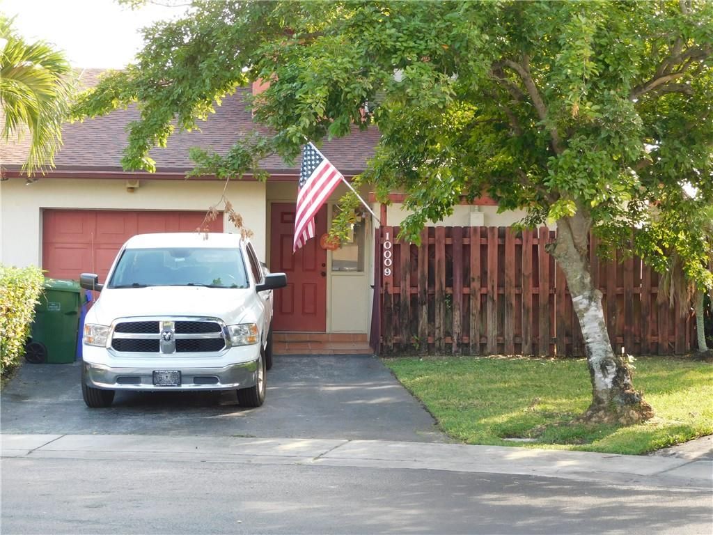 Photo of 10009 SW 16th St, Pembroke Pines, FL 33025 (MLS # F10310872)