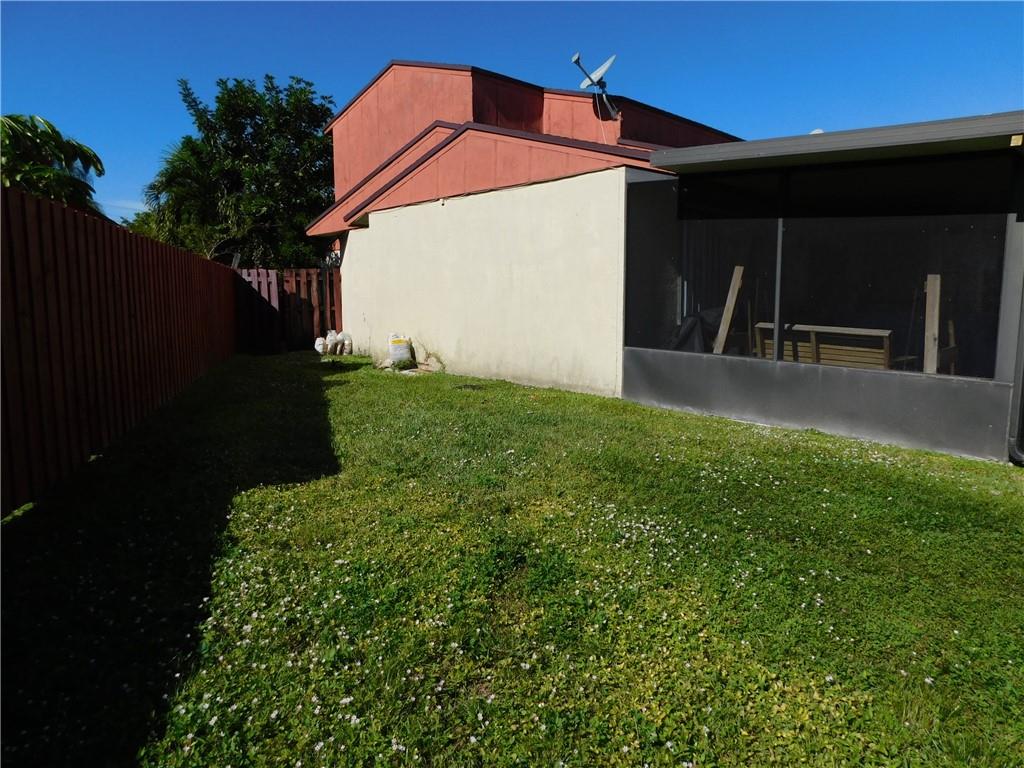 Four Palm Lakes At Pembro - Residential