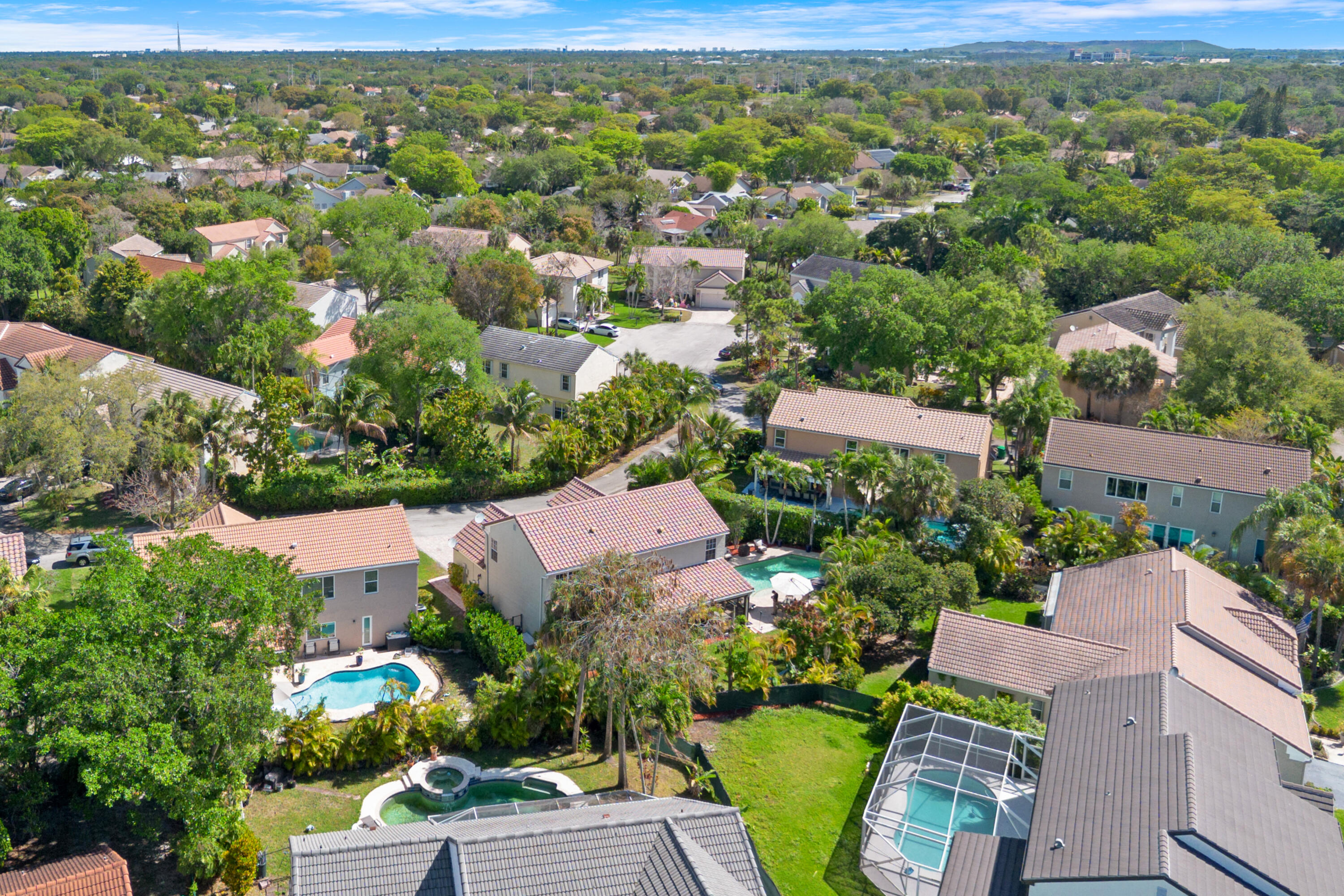 WOODSIDE ESTATES - Residential