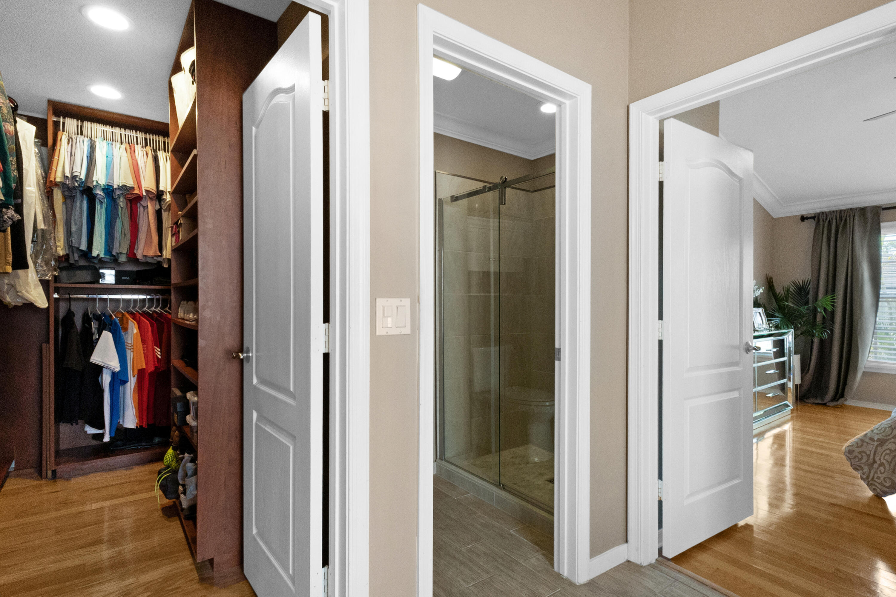 WOODSIDE ESTATES - Residential