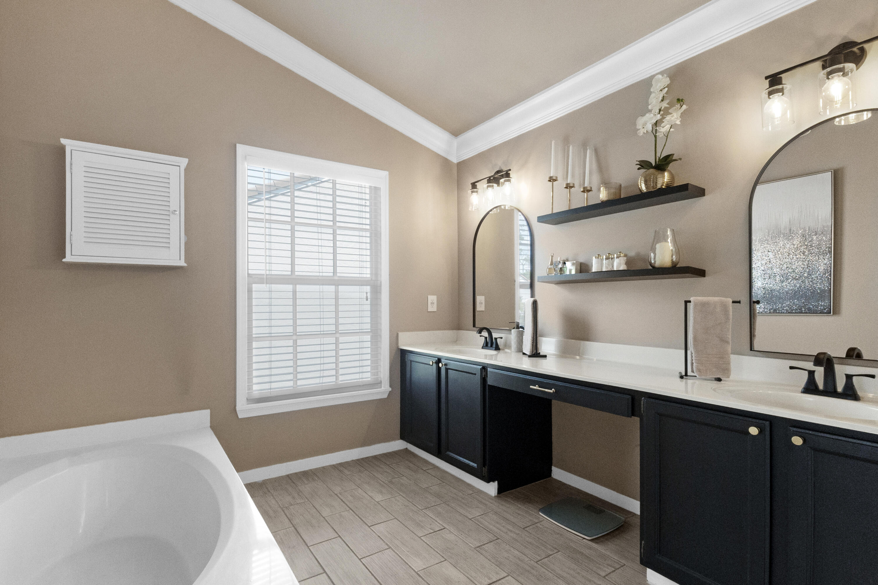 WOODSIDE ESTATES - Residential