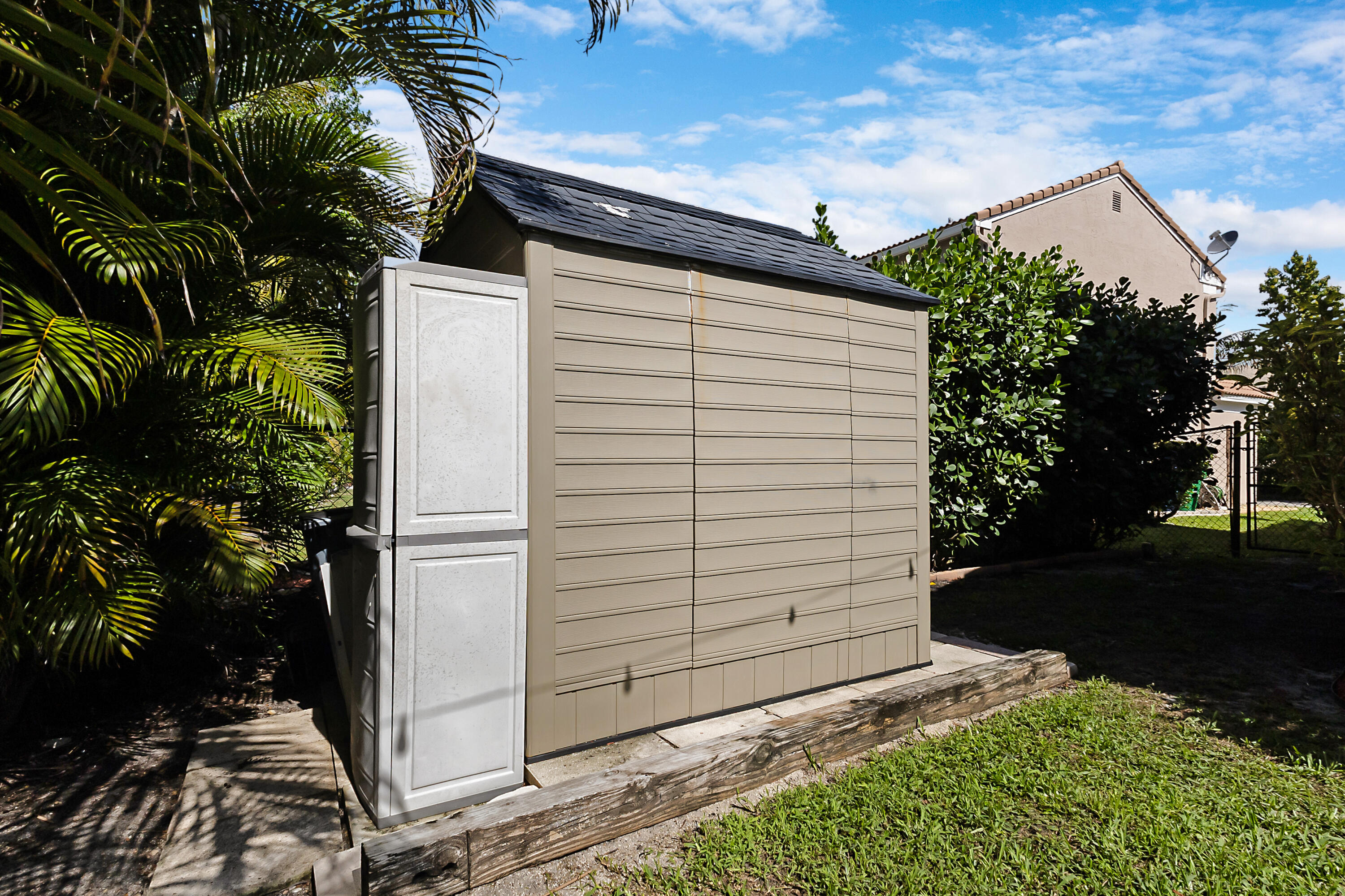 WOODSIDE ESTATES - Residential