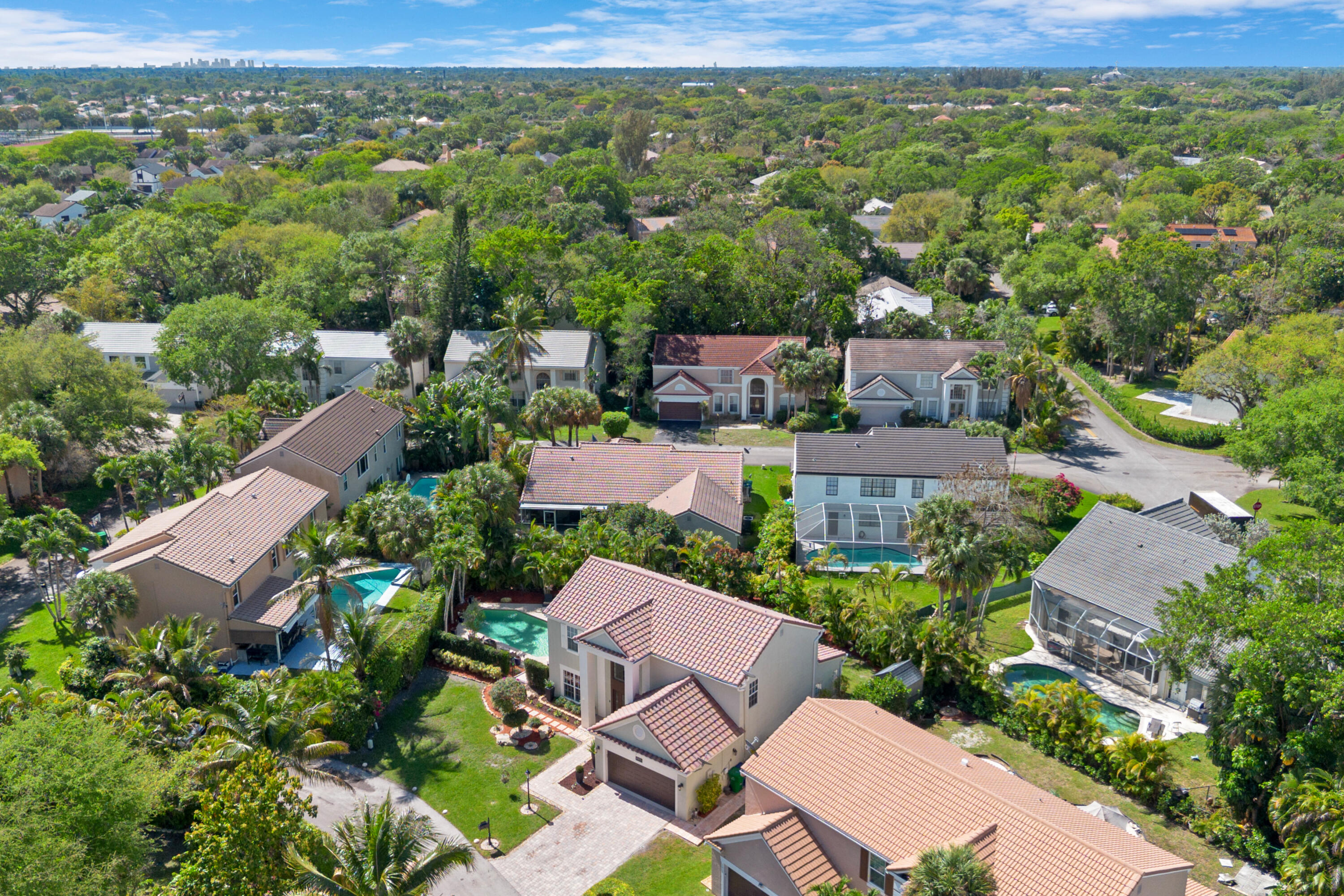 WOODSIDE ESTATES - Residential