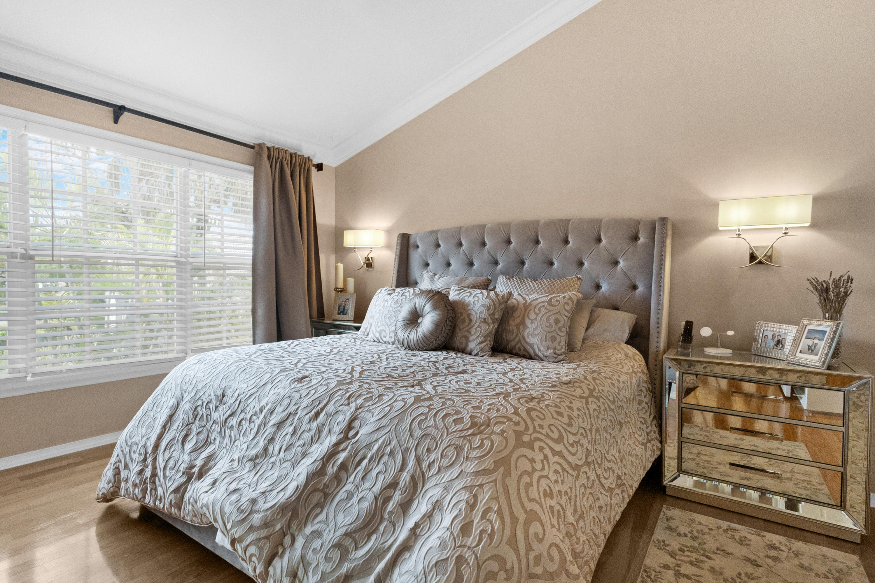 WOODSIDE ESTATES - Residential