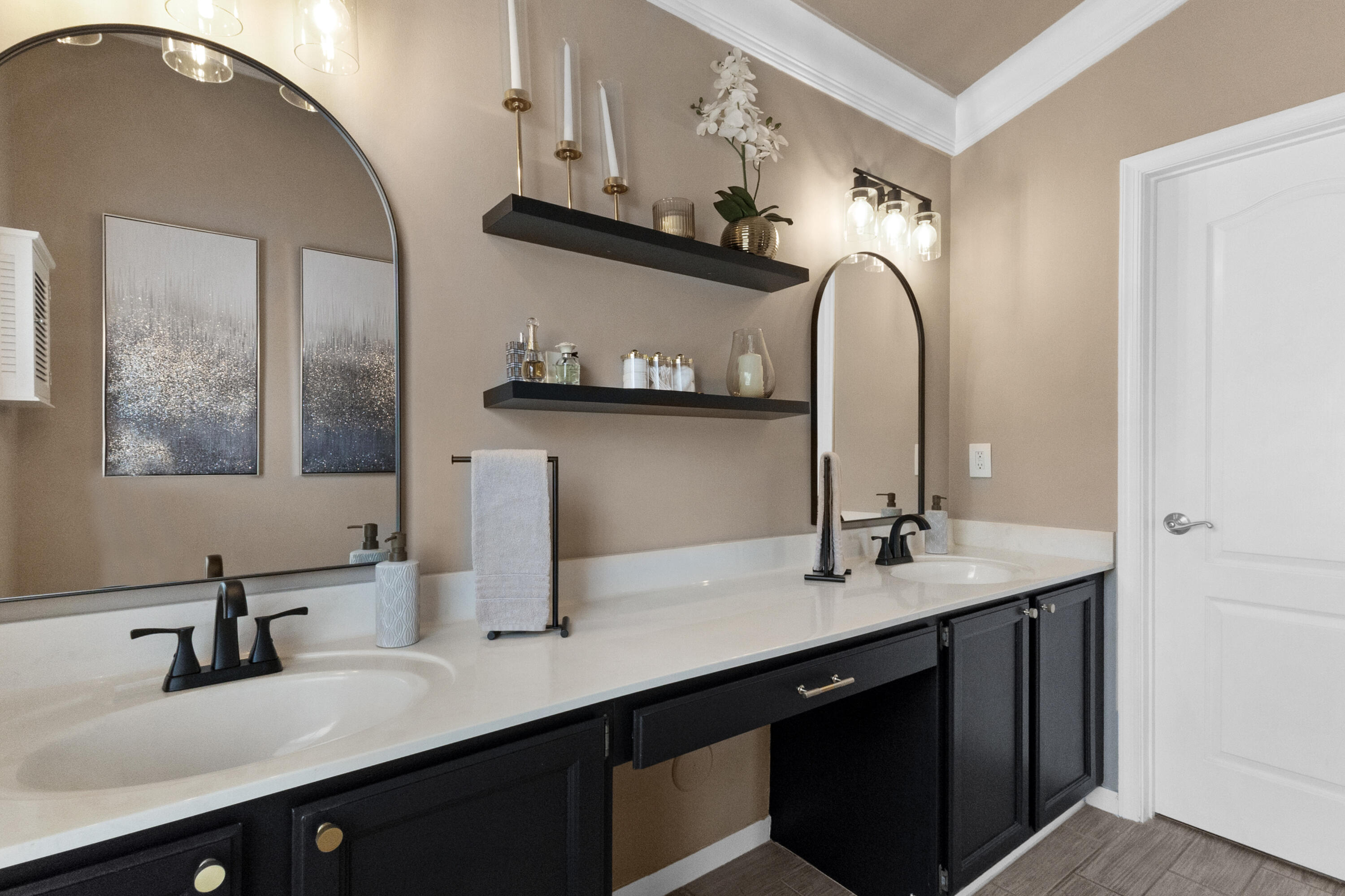 WOODSIDE ESTATES - Residential