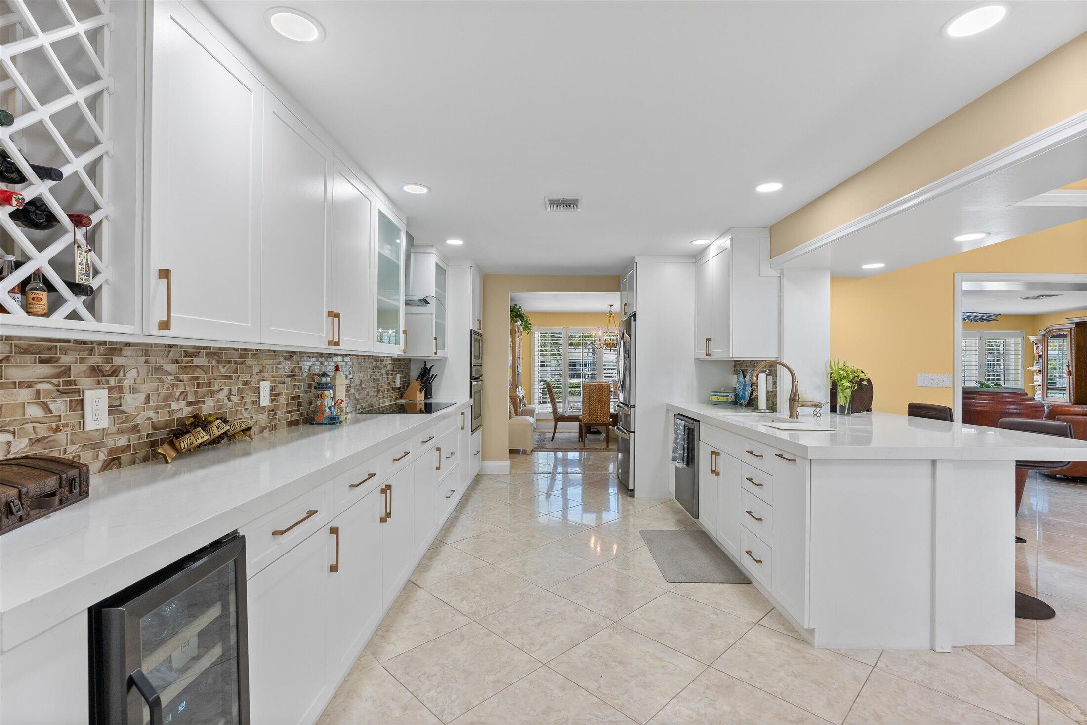 LIGHTHOUSE POINT ESTATES - Residential