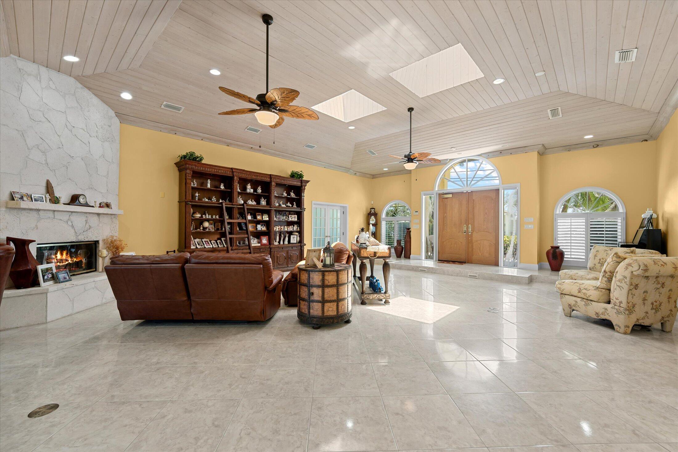 LIGHTHOUSE POINT ESTATES - Residential