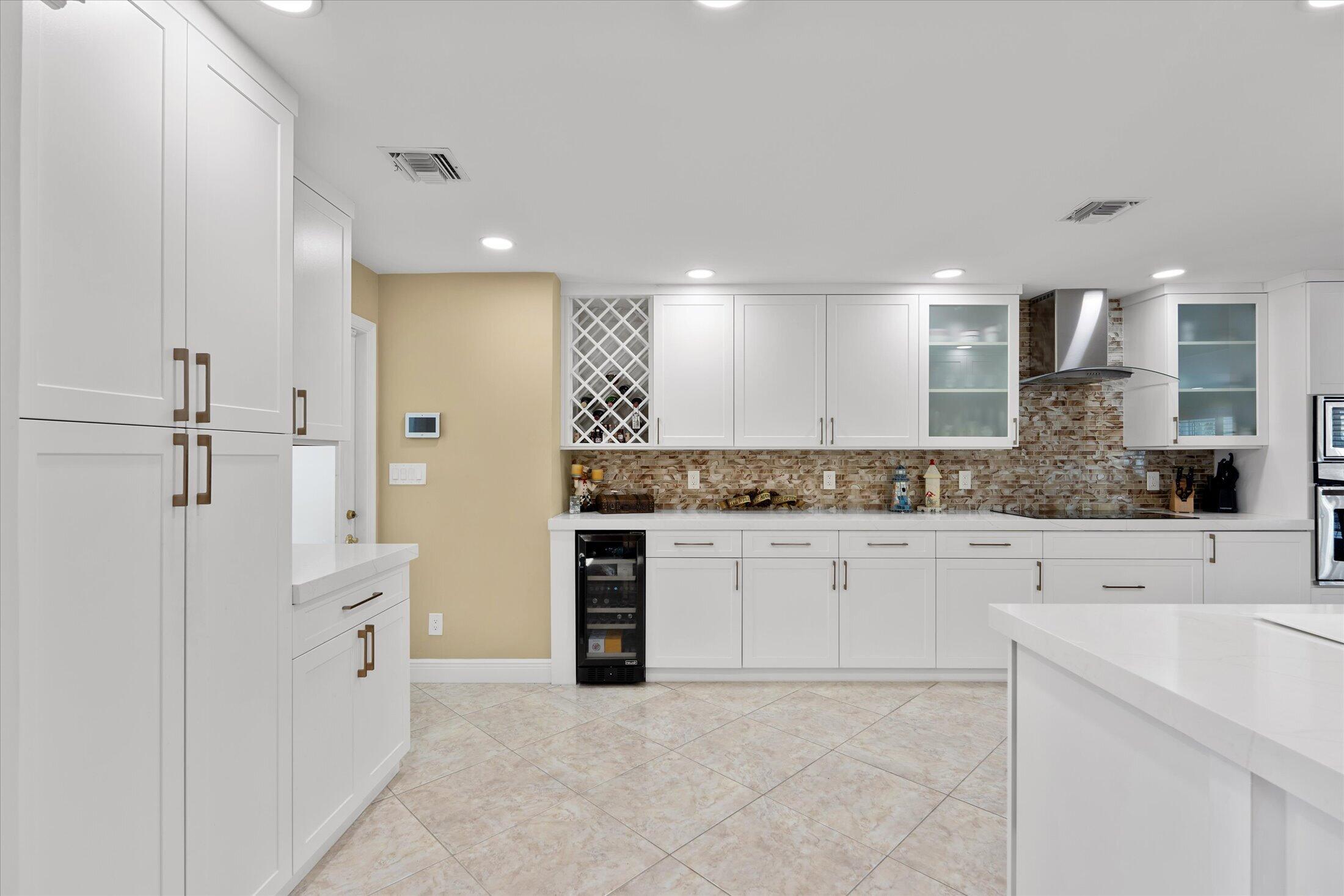 LIGHTHOUSE POINT ESTATES - Residential