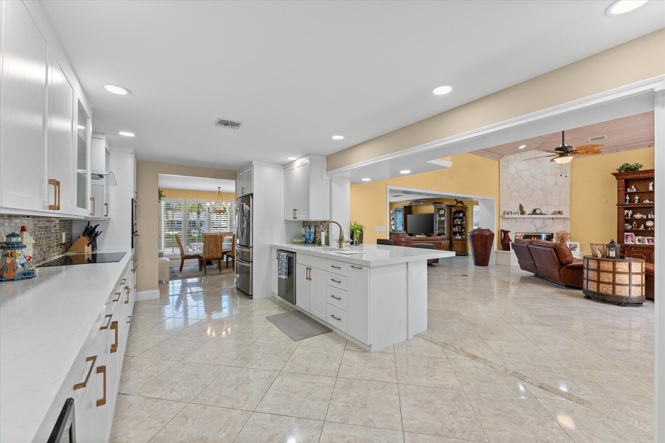 LIGHTHOUSE POINT ESTATES - Residential
